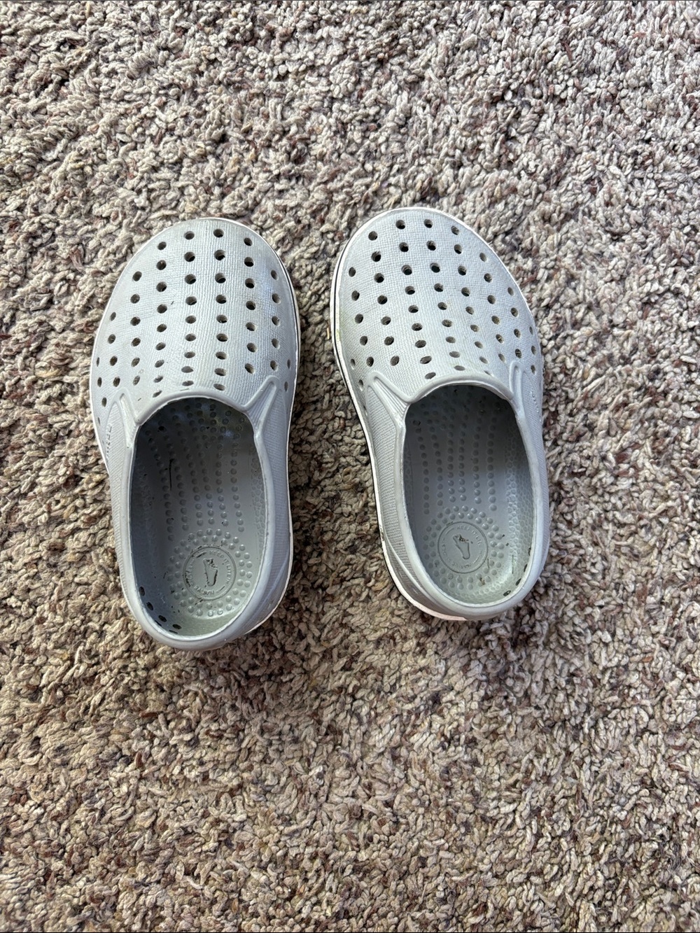 Native Kids Jefferson Clogs in Light Gray